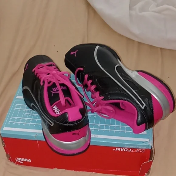 Sneakers - Picture 2 of 2